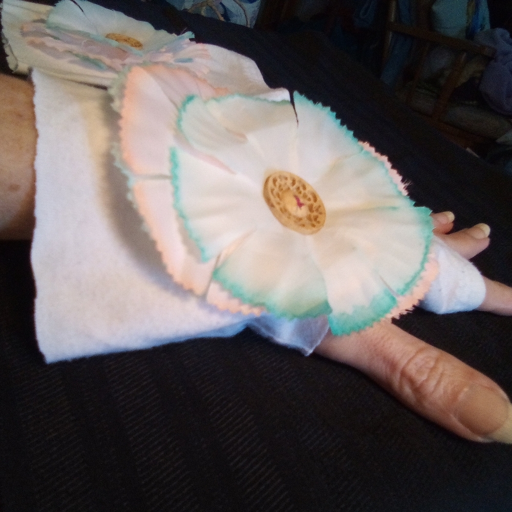 Faery Realm Adventure Handmade Gloves Fingerless Fairy Costumes  Medium NWT